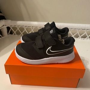 Nike Star Runner 3 toddler size 8